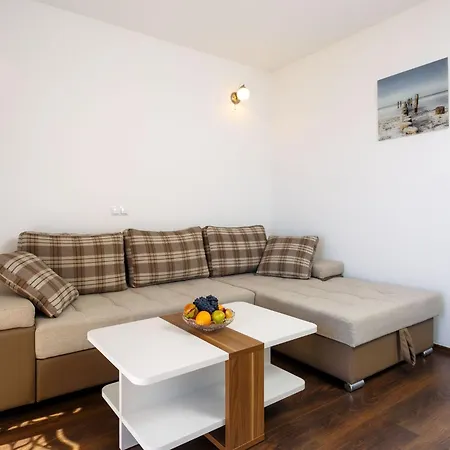 Daire In Mit Grosser Terrasse By Interhome *