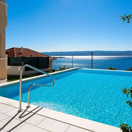 Daire In Mit Grosser Terrasse By Interhome *