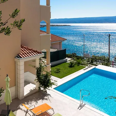 In Mit Grosser Terrasse By Interhome Daire *
