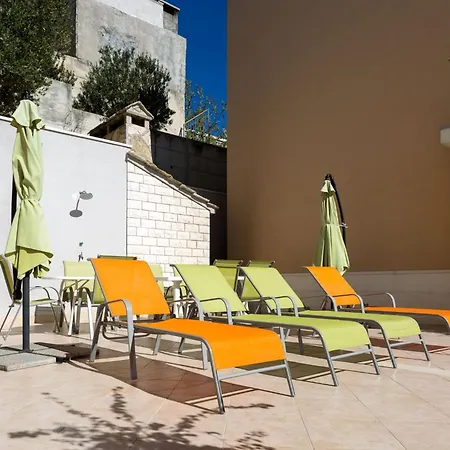 In Mit Grosser Terrasse By Interhome Daire *