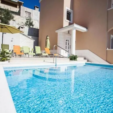 In Mit Grosser Terrasse By Interhome Daire Dugi Rat